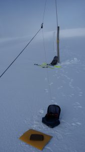 Operating position and antenna on the snow plain at MT Hotham